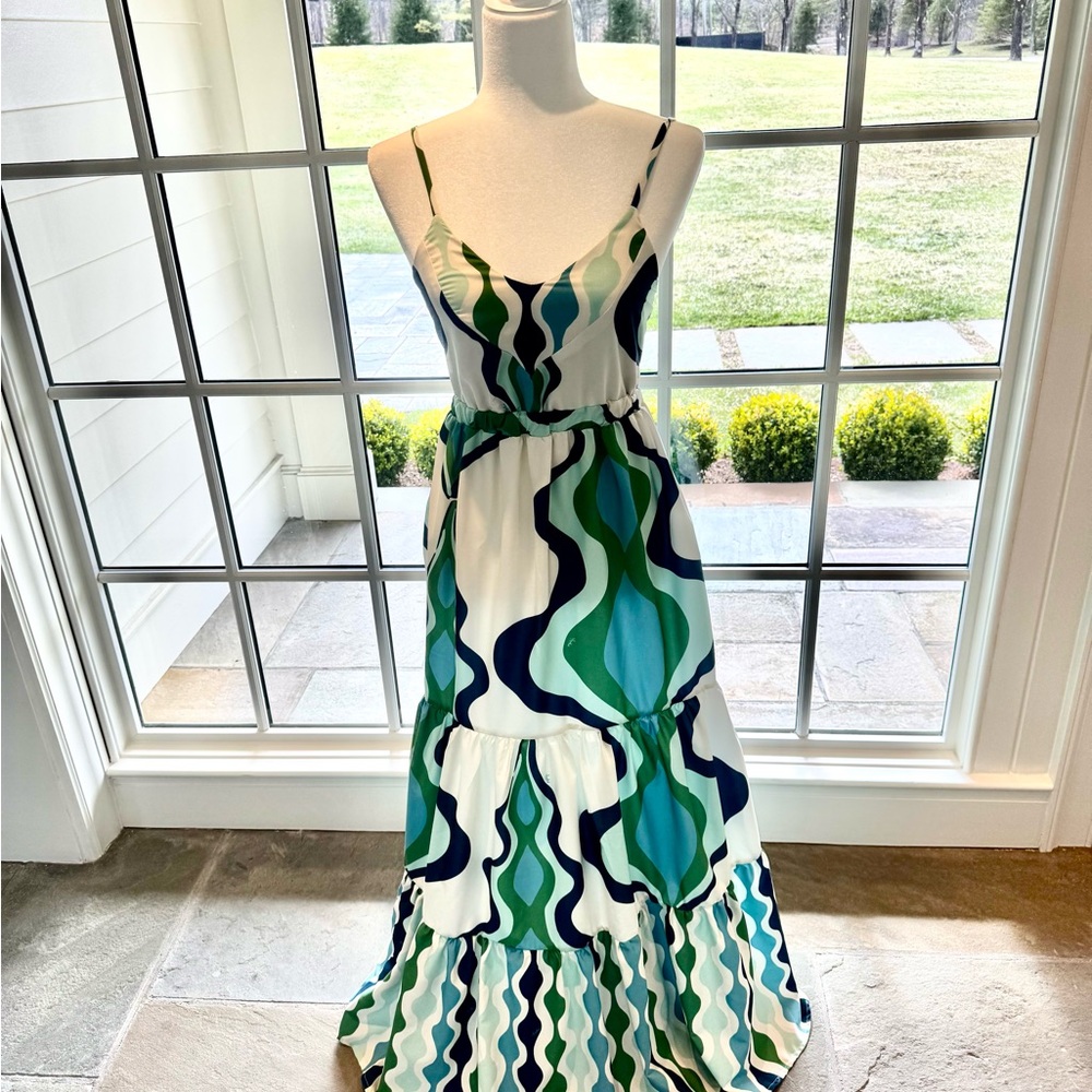 ✨ LAVI Dress – Size Medium ✨ Green Wave-Print Spaghetti Strap Maxi Dres